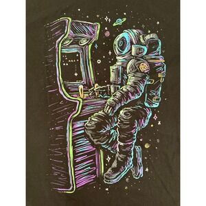 Into The AM Men's Graphic T-Shirt Large Black Astronaut Arcade Gamer Retro